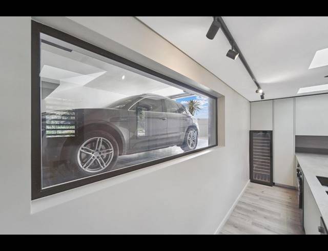 5 BEDROOM HOUSE FOR SALE IN BANTRY BAY